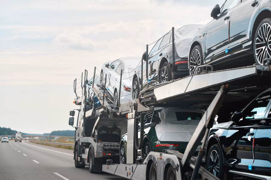 suvs-loaded-hauler-truck-delivery